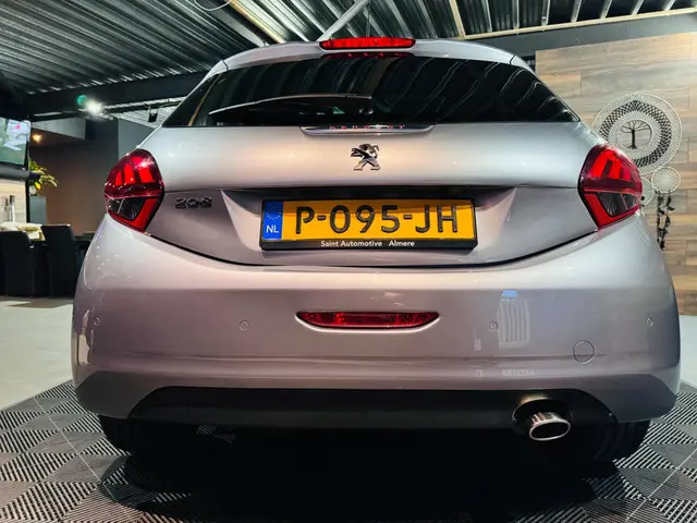Peugeot 208 1.2 PureTech GT-Line 2019 Benzine 17