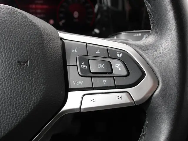 Volkswagen Golf 1.5 eTSI 150pk DSG Style 2023 Benzine 12