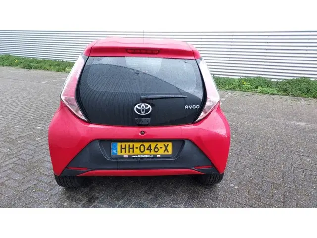 Toyota Aygo 1.0 VVT-i x-now 2015 Benzine 4