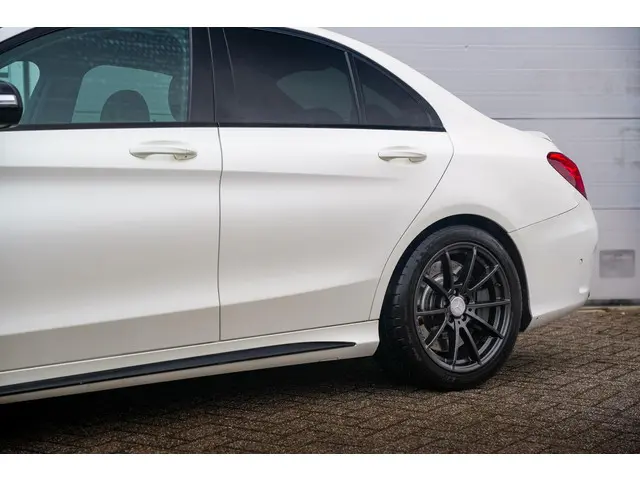 Mercedes-Benz C-Klasse AMG 63 2015 Benzine 31