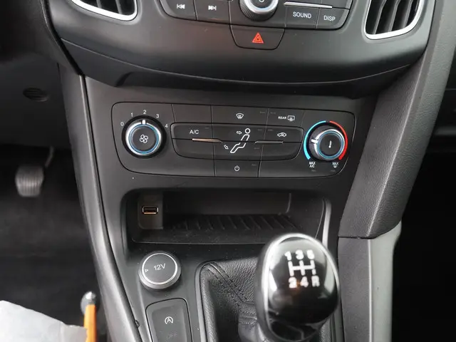 Ford Focus Wagon 1.0 Lease Edition 2017 Benzine 19