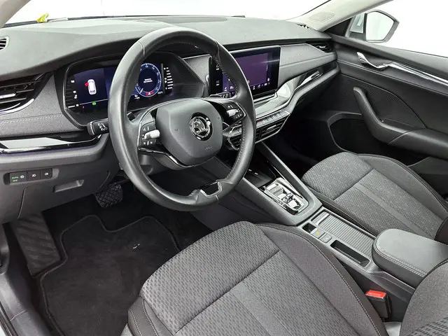 Škoda Octavia Combi 1.5 e-TSI DSG Style 2022 Benzine 22