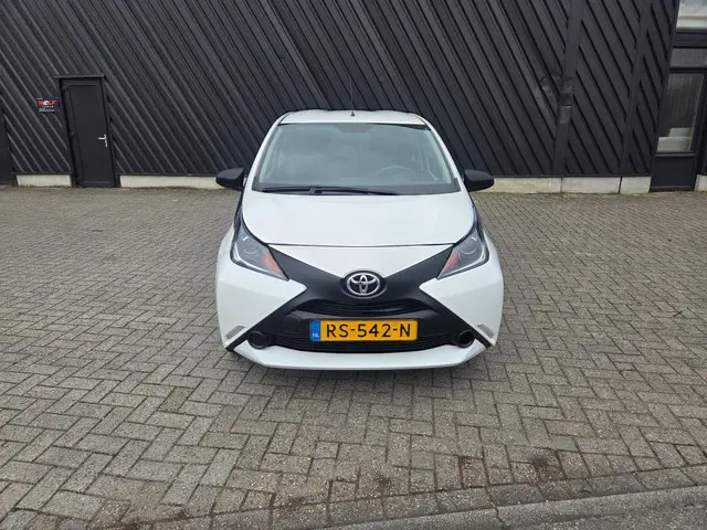 Toyota Aygo 1.0 VVT-i x-fun 5 deurs airco 2018 Benzine 10