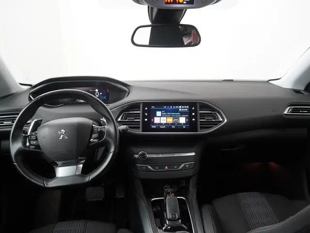 Peugeot 308 1.2 PureTech Allure Avantage 2021 Benzine 12