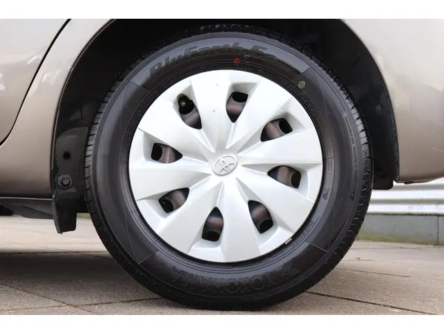 Toyota Yaris 1.0 VVT-i Aspiration, 2017 Benzine 13