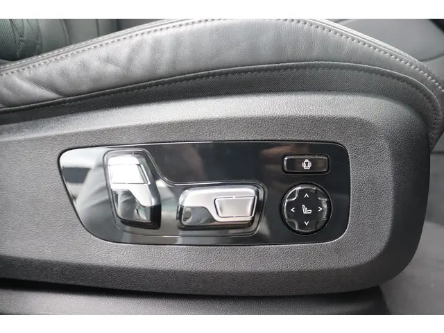 BMW X6 M50i High Executive 2021 Benzine 13