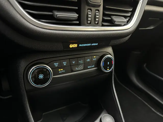 Ford Fiesta 1.0 EcoBoost Hybrid Titanium 2023 Benzine 21