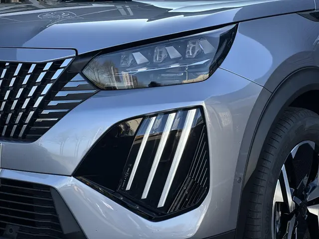 Peugeot 2008 1.2 Hybrid 145 GT 2026 Hybride Benzine 6