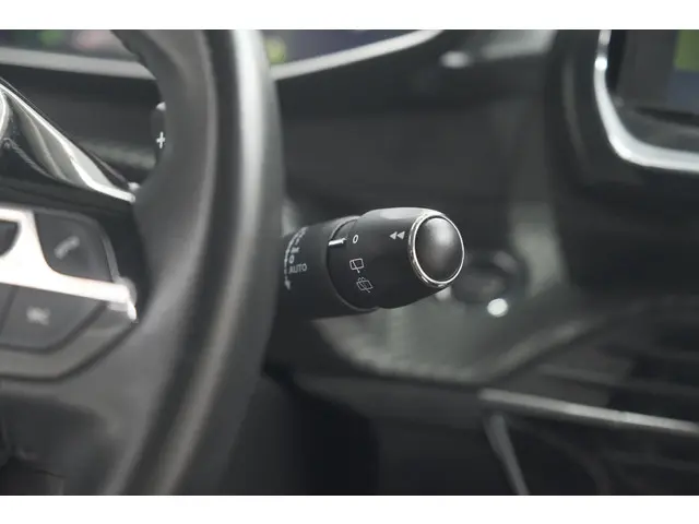 Peugeot 208 PureTech 100 EAT8 Allure 2020 Benzine 37