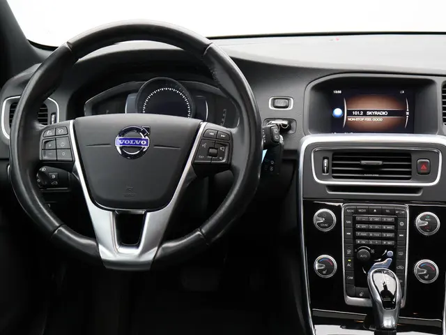 Volvo V60 Cross Country 2.0 T5 Polar+ 2018 Benzine 16