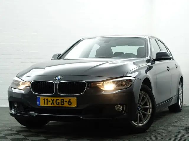 BMW 3 Serie 320i M Sport High Exe Aut- 2012 Benzine 24