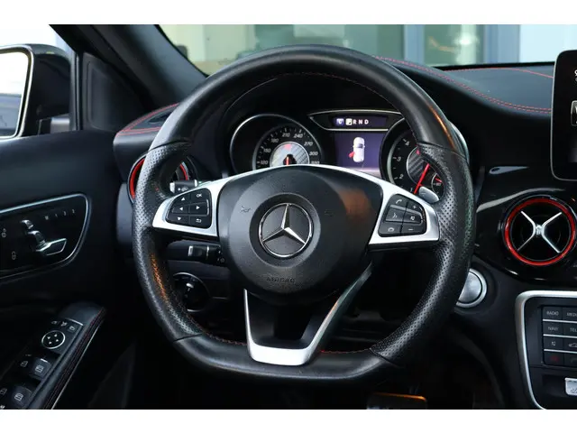 Mercedes-Benz GLA AMG 45 4MATIC 2018 Benzine 33