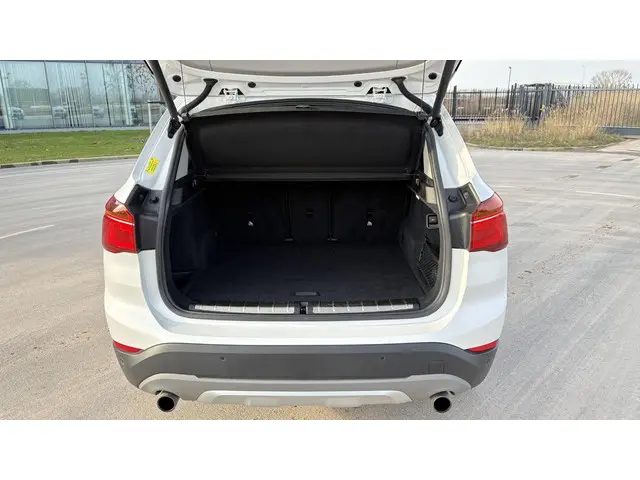 BMW X1 xDrive20i 2018 Benzine 6