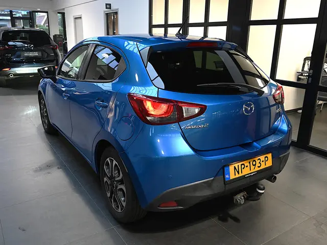 Mazda 2 3