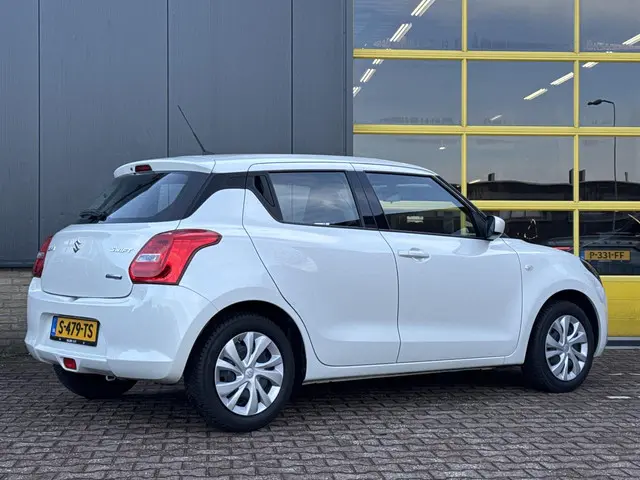 Suzuki Swift 1.2 Comfort Smart Hybrid 2023 Benzine 4