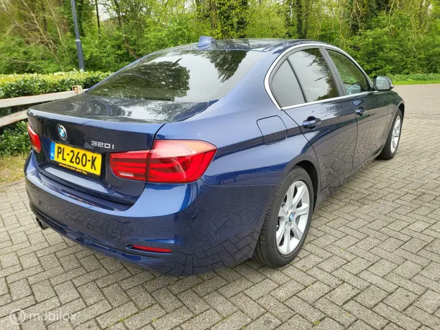 BMW 3 Serie 320i High Executive 2017 Benzine 6