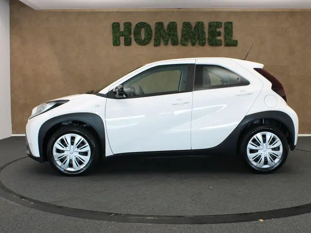Toyota Aygo X 1.0 VVT-i MT Play 2023 Benzine 8