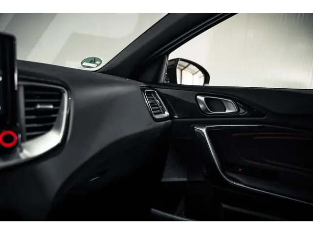 Kia Ceed 1.6 T-GDi GT 2023 Benzine 42