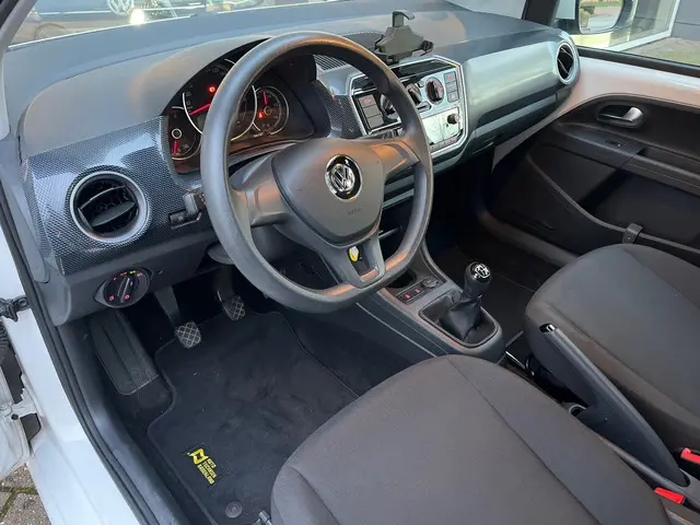 Volkswagen up! 1.0 BMT move up! 2017 Benzine 8