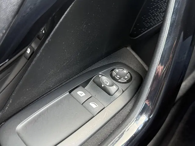 Peugeot 208 1.2 PureTech Signature 2019 Benzine 23