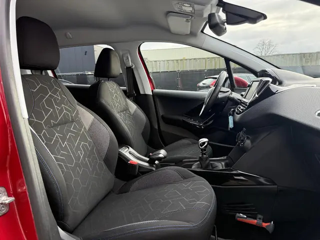 Peugeot 2008 1.2 PureTech Signature 2019 Benzine 7