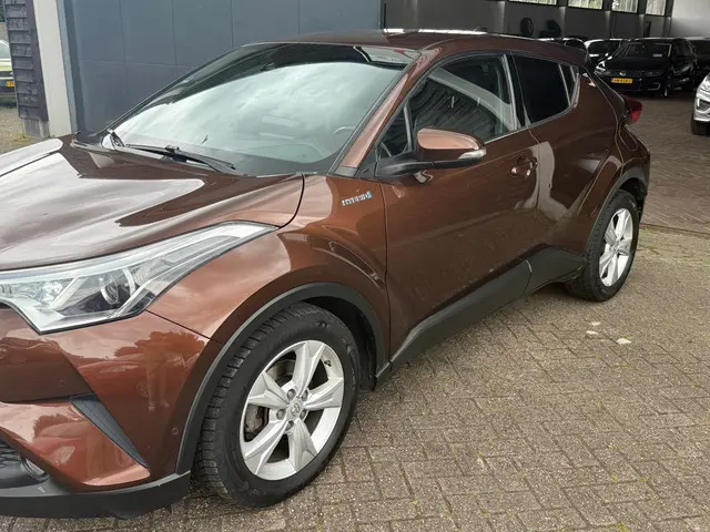 Toyota C-HR 1.8 Hybrid Executive 2017 Hybride Benzine 6