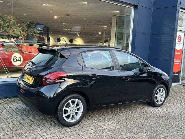 Peugeot 208 1.2 Airco en parkeerhulp 2018 Benzine 3