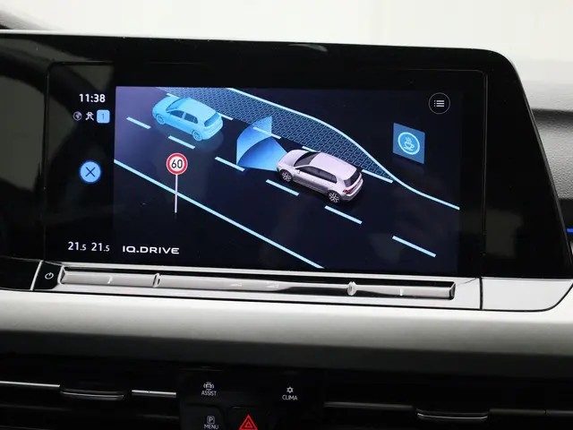 Volkswagen Golf 1.0eTSI/110PK Life DSG 2023 Benzine 38