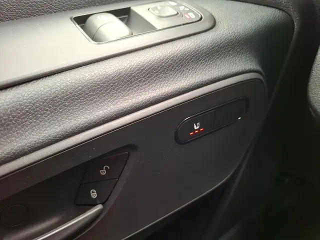 Mercedes-Benz Sprinter 317 1.9 CDI L2H2 RWD 2022 Diesel 12