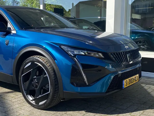 Peugeot 408 1.6 Hybrid GT 2023 Hybride Benzine 16