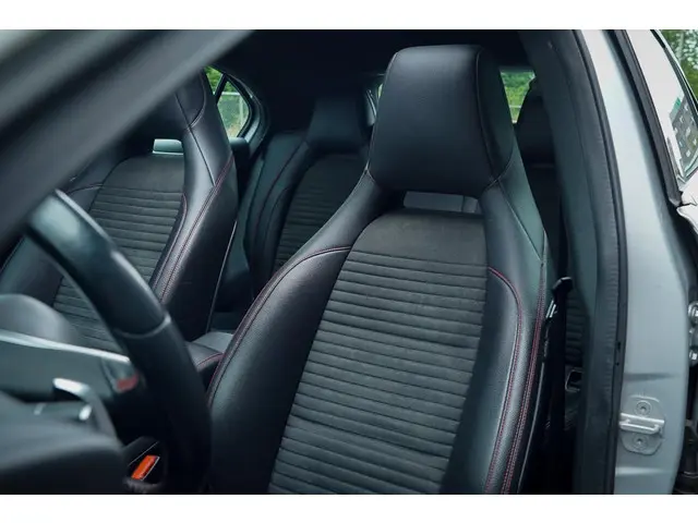 Mercedes-Benz A-Klasse 180 Ambition 2016 Benzine 2