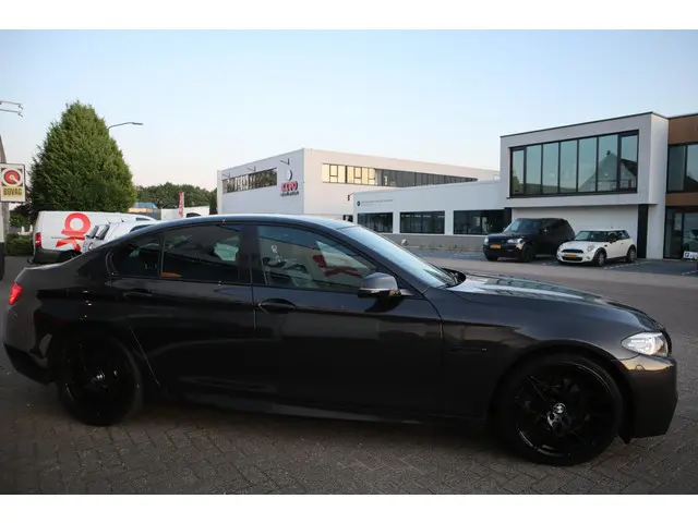 BMW 5 Serie 520i EXECUTIVE 2013 Benzine 3