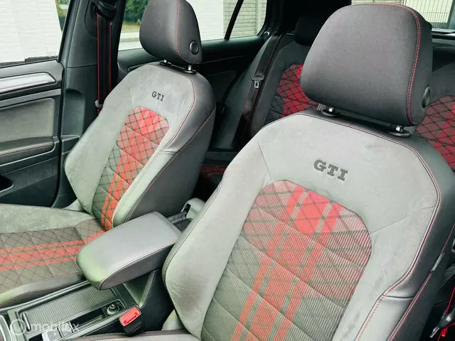Volkswagen Golf 2.0 TSI GTI TCR 2019 Benzine 23