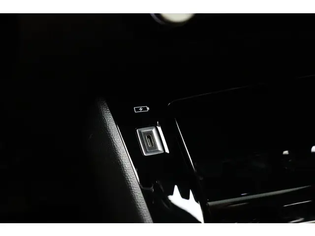 Peugeot e-2008 EV GT 50 kWh 2022 Elektrisch 31