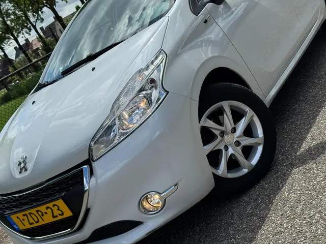 Peugeot 208 1.2 VTi Style /Navi/Airco/5-Deurs/ 2014 Benzine 8
