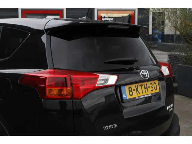Toyota RAV4 2.0 Executive Business 4WD 2013 Benzine 8