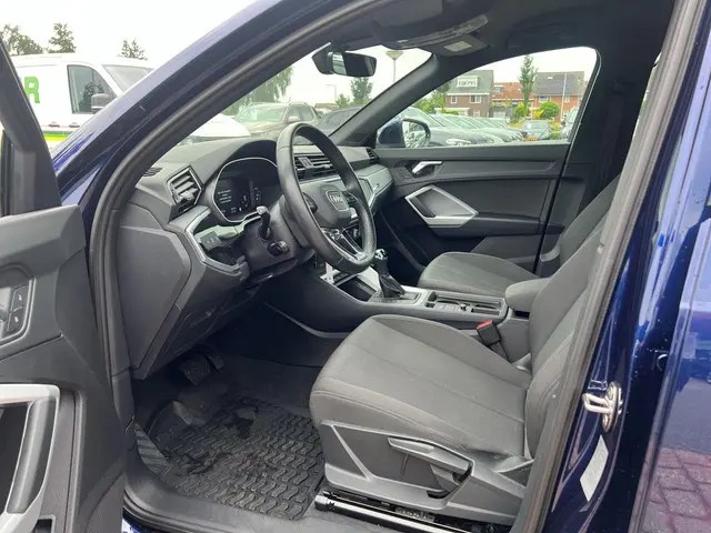 Audi Q3 45 TFSI e S-Line 2021 Hybride Benzine 13