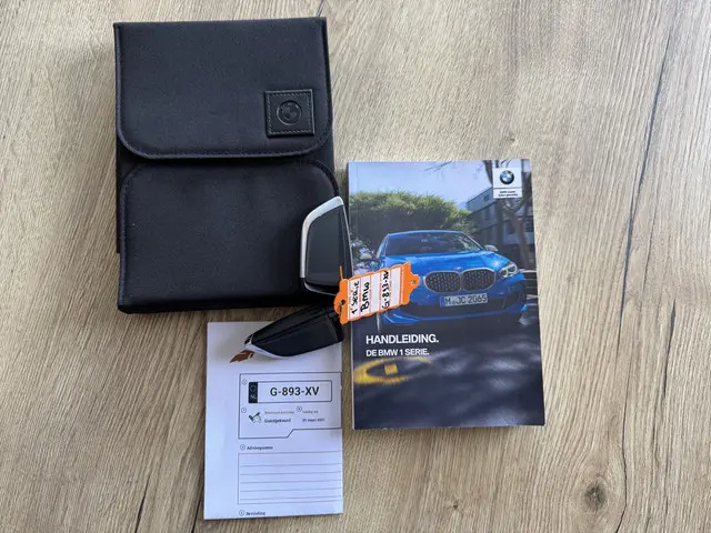 BMW 1 Serie 118i Executive Edition 2019 Benzine 7