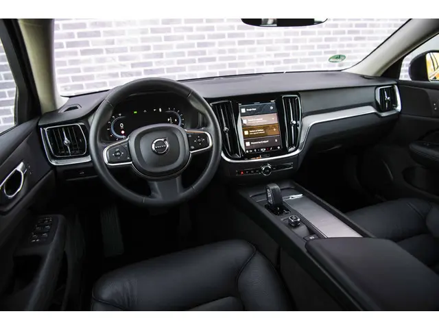 Volvo V60 2.0 B3 Essential Edition 2023 Benzine 11