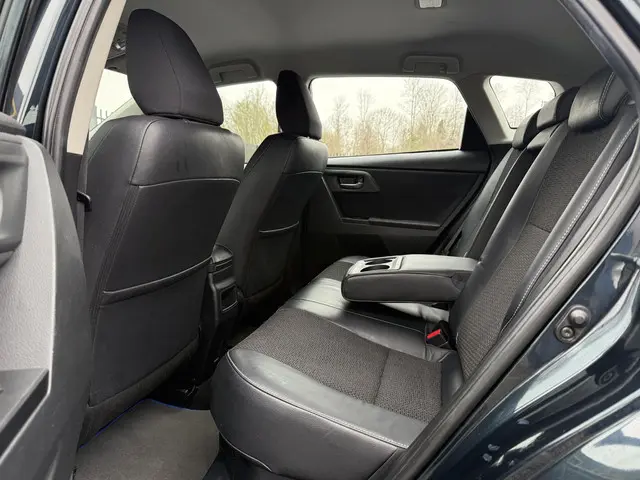 Toyota Auris 1.8 Hybrid Executive 2013 Hybride Benzine 10