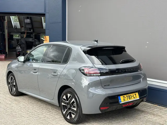 Peugeot 208 1.2 Turbo 100 PK Allure 2024 Benzine 4