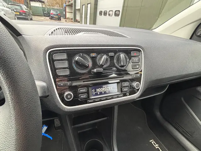 Volkswagen up! 1.0 take up! 5 Deurs Airco 2012 Benzine 11