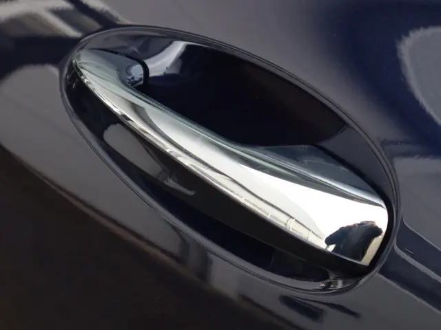 Mercedes-Benz GLC 300e 4MATIC 2020 Hybride Benzine 7