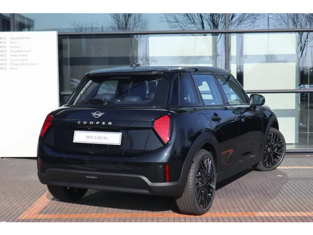 MINI 5-Deurs Cooper C 2025 Benzine 3