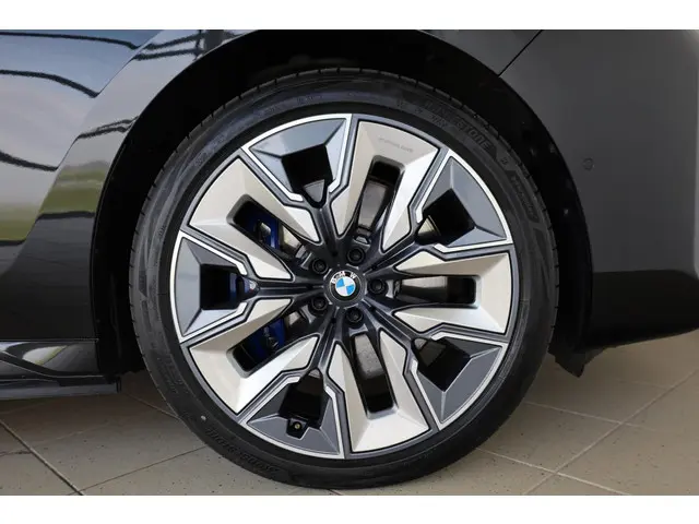 BMW 7 Serie M760e xDrive 2025 Hybride Benzine 6