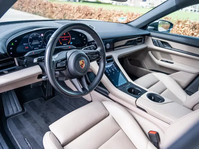 Porsche Taycan Sport Turismo 79 kWh 2022 Elektrisch 49