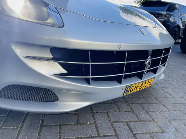 Ferrari FF 6.3 V12 2015 Benzine 31