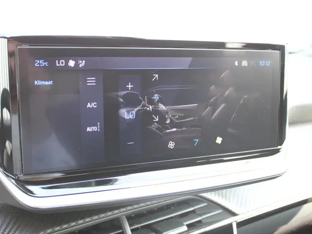 Peugeot 2008 HYBRID 145 ALLURE 2025 Hybride Benzine 23