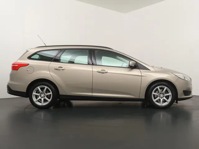 Ford Focus Wagon 1.0 Trend 2017 Benzine 6