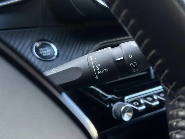 Peugeot 2008 1.2 PureTech 130pk Allure 2021 Benzine 33